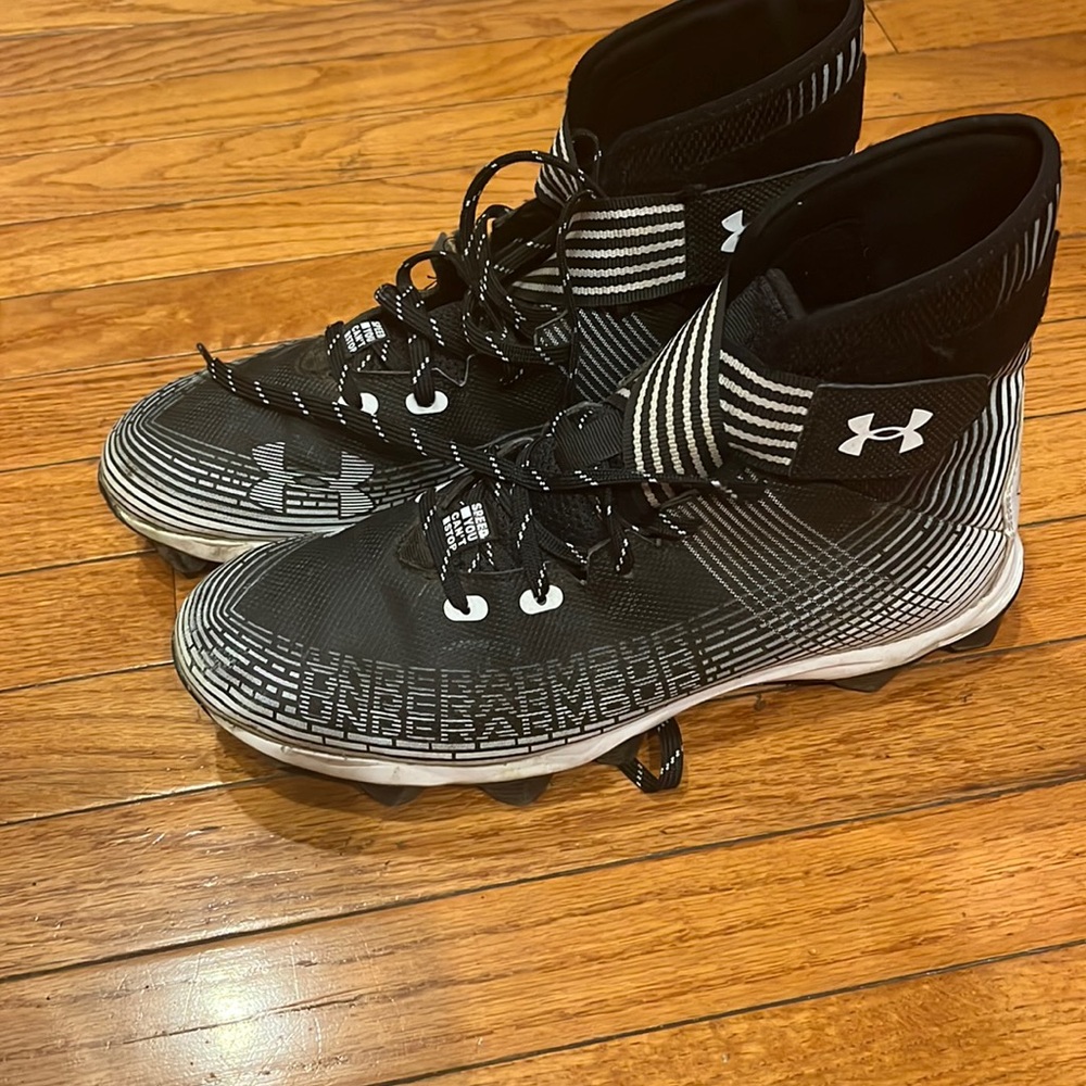 Under Armour Football clears size 11